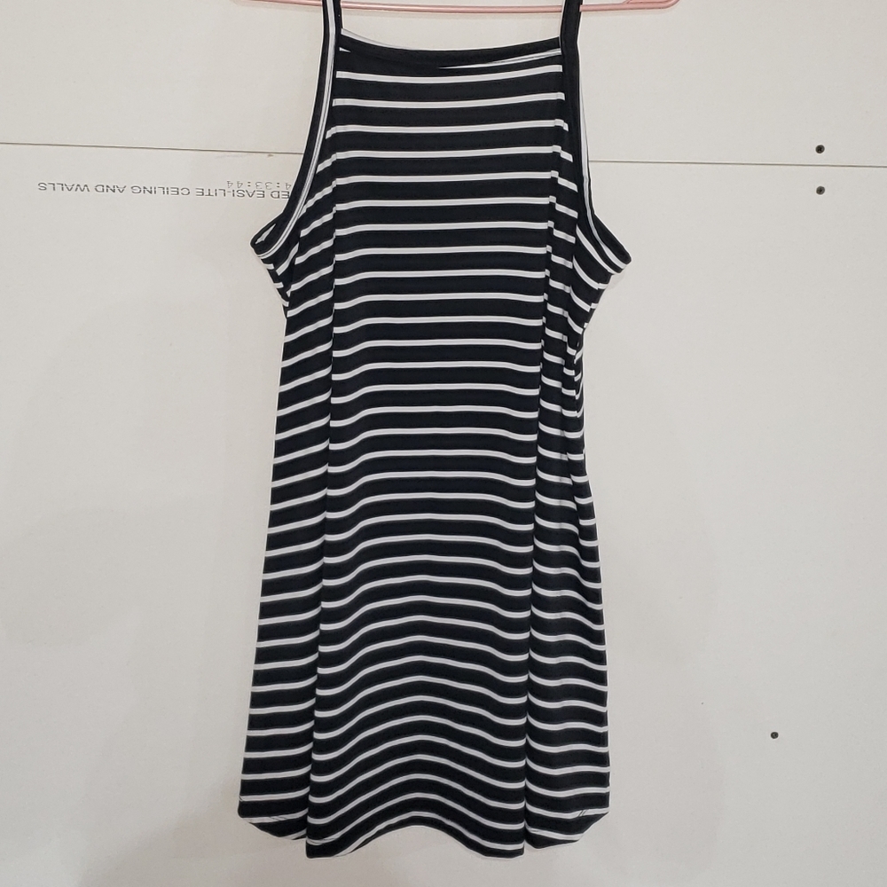 Dress - Picture 2 of 5